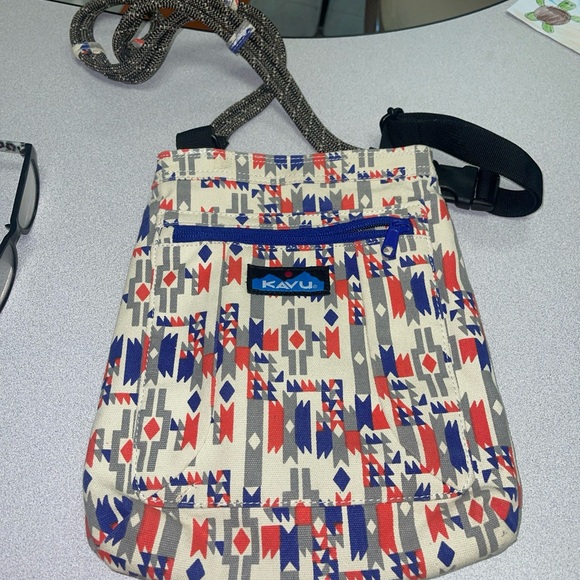 KAVU Keepalong Semi Padded Sling Canvas Rope Crossbody Bag Red & Blue SW Print - Picture 1 of 4